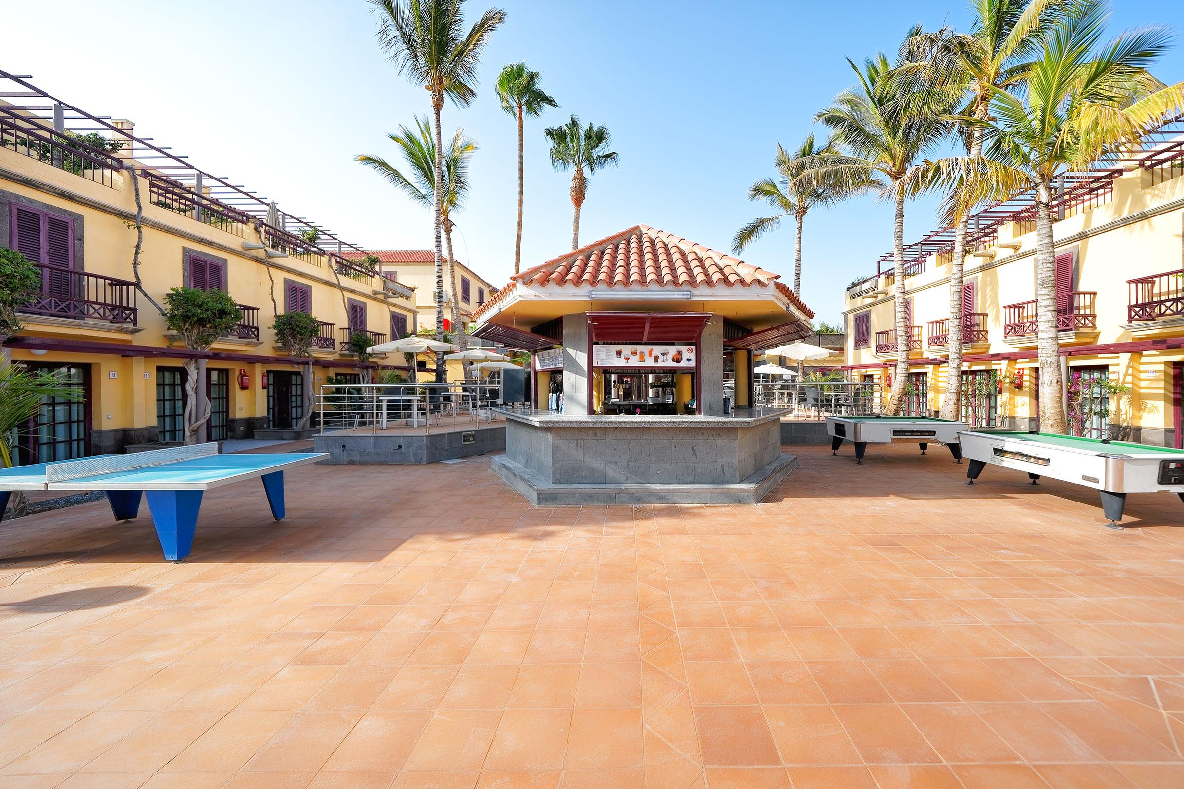 Oasis Club Aparthotel 2*